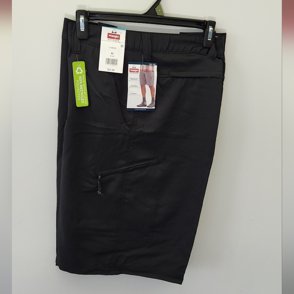 Wrangler Mens Outdoor Shorts, Size 42 And 46 NWT Black Relaxed Fit Cargo - Picture 8 of 16